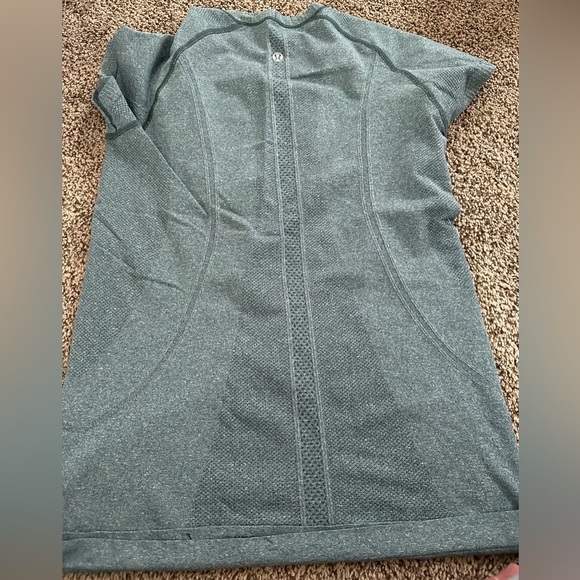 Lululemon Size 6 Run Swiftly SS - Picture 1 of 2